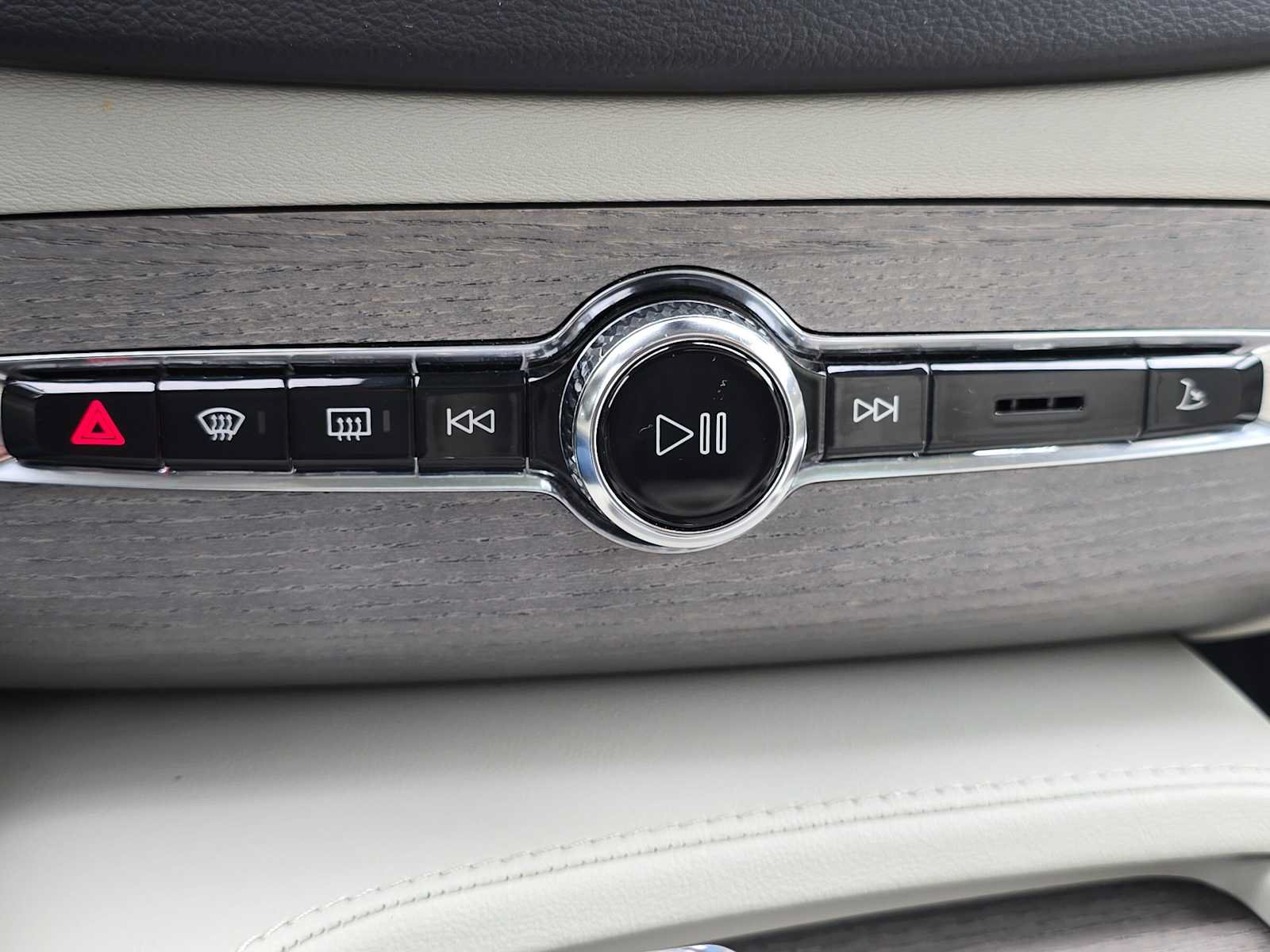 Certified 2023 Volvo XC90 T8 Ultimate w/ Protection Package Premier AWD/4WD image 31