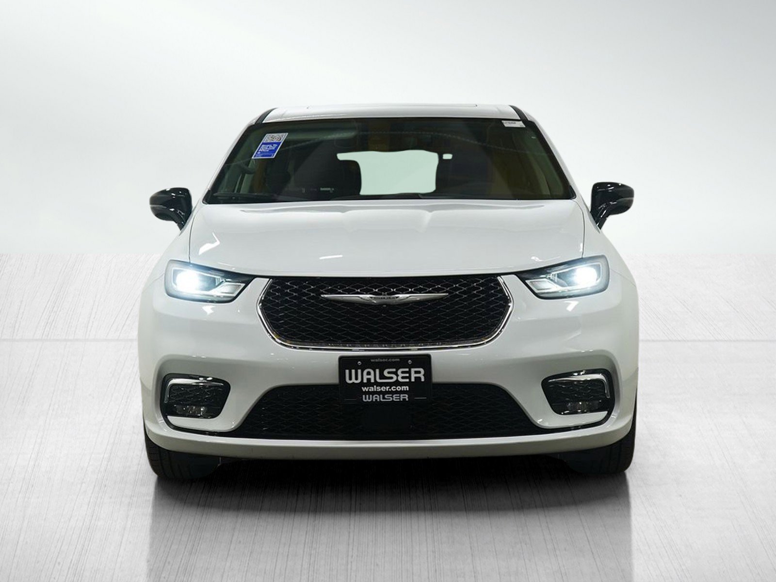 Used 2024 Chrysler Pacifica Limited image 8