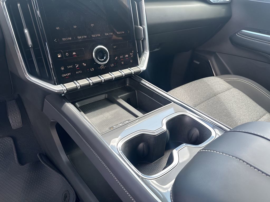 Used 2025 GMC Acadia Elevation image 36