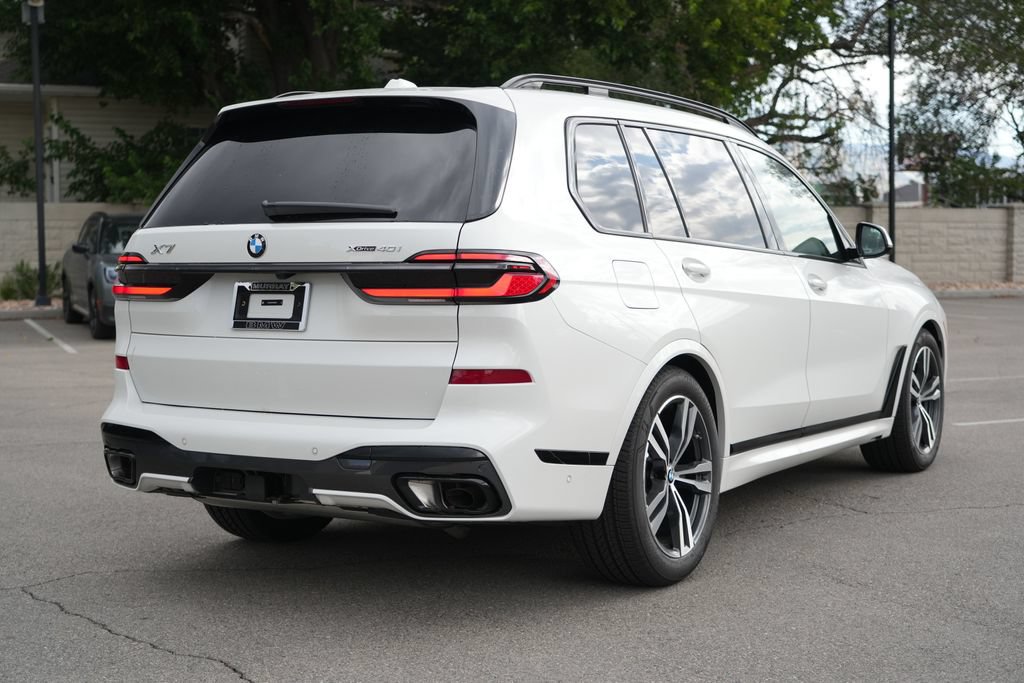 Used 2027 BMW X7 xDrive40i w/ M Sport Package AWD/4WD image 5