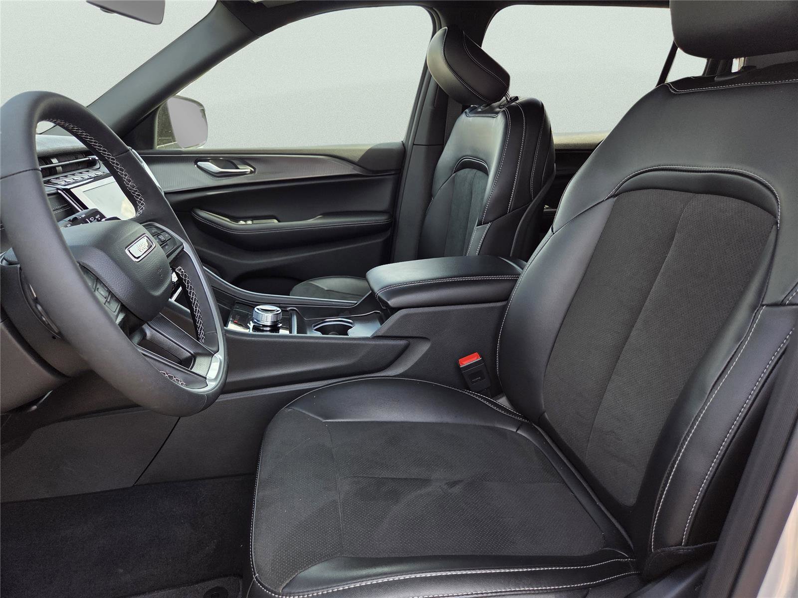 New 2025 Jeep Grand Cherokee L Altitude image 18