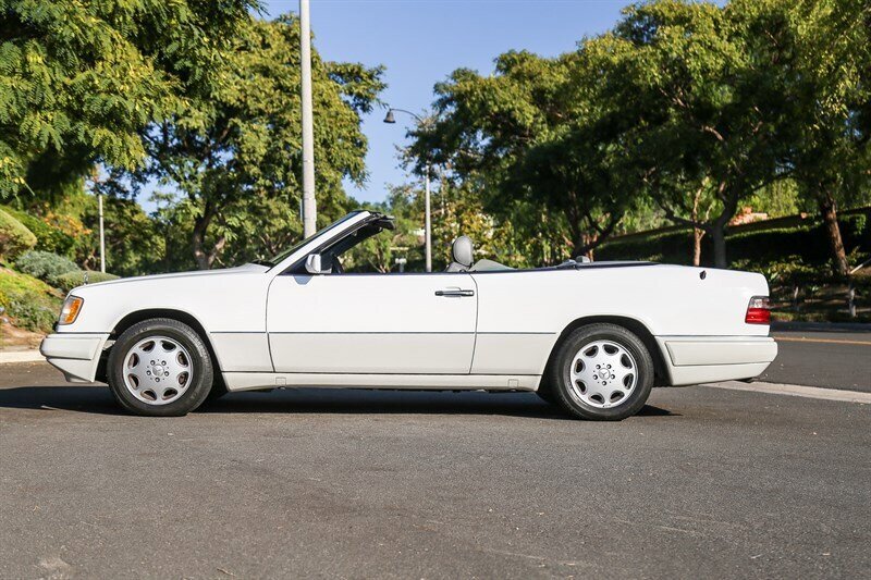 Used 1995 Mercedes-Benz E 320 Convertible image 34