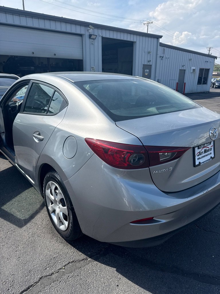 Used 2016 MAZDA MAZDA3 i Sport FWD image 5