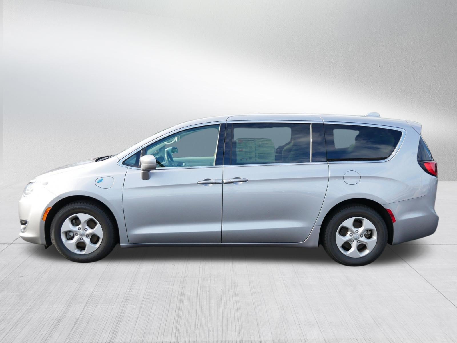 Used 2018 Chrysler Pacifica Touring Plus FWD image 4