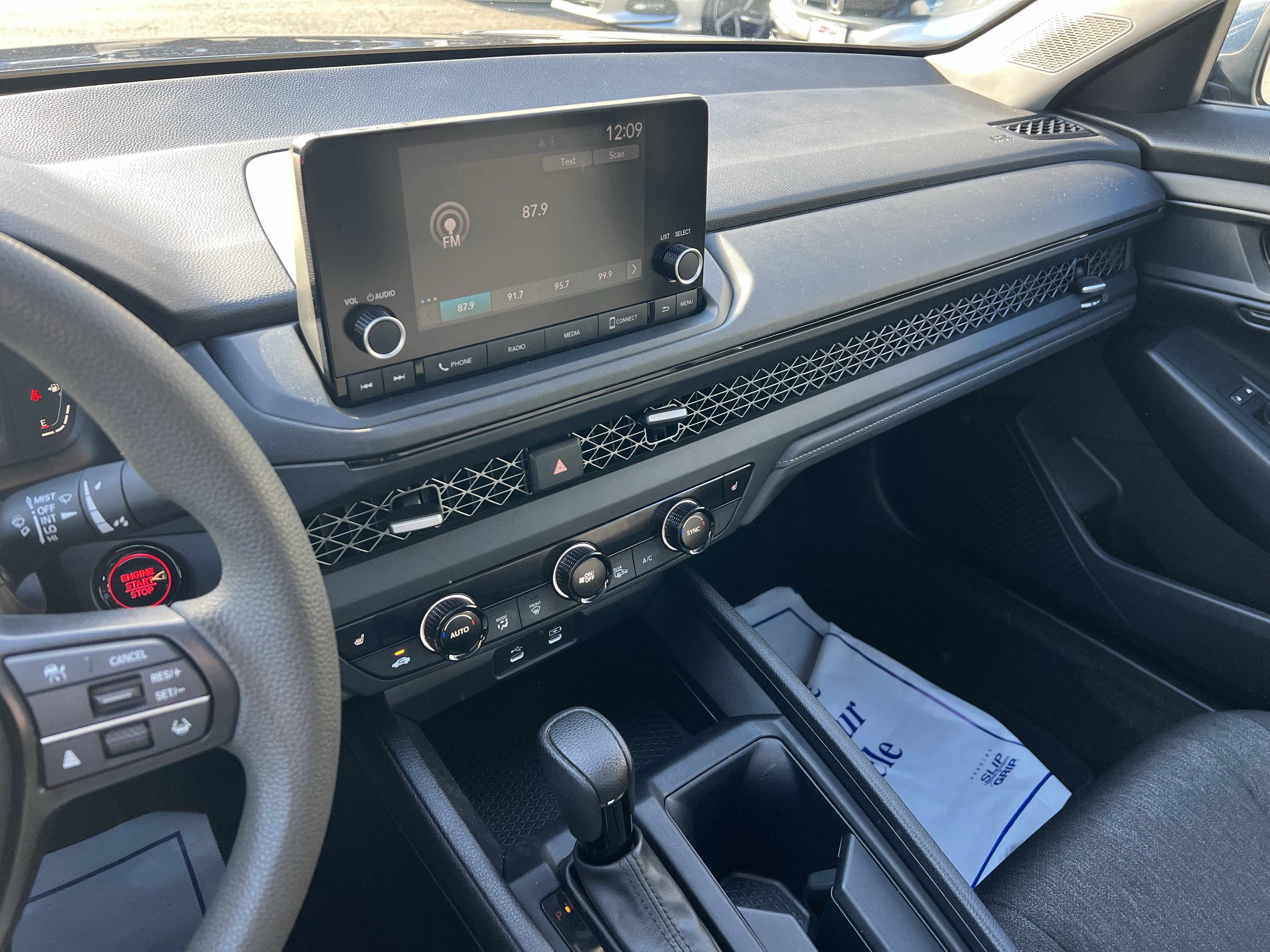 Certified 2023 Honda Accord EX image 17