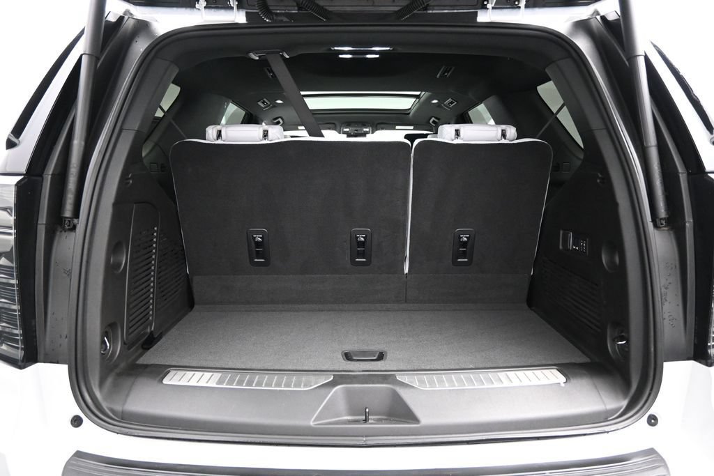 Used 2025 Chevrolet Tahoe Premier AWD/4WD image 33