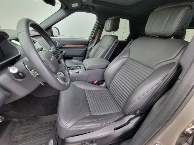 Used 2025 Land Rover Discovery Dynamic SE AWD/4WD image 16