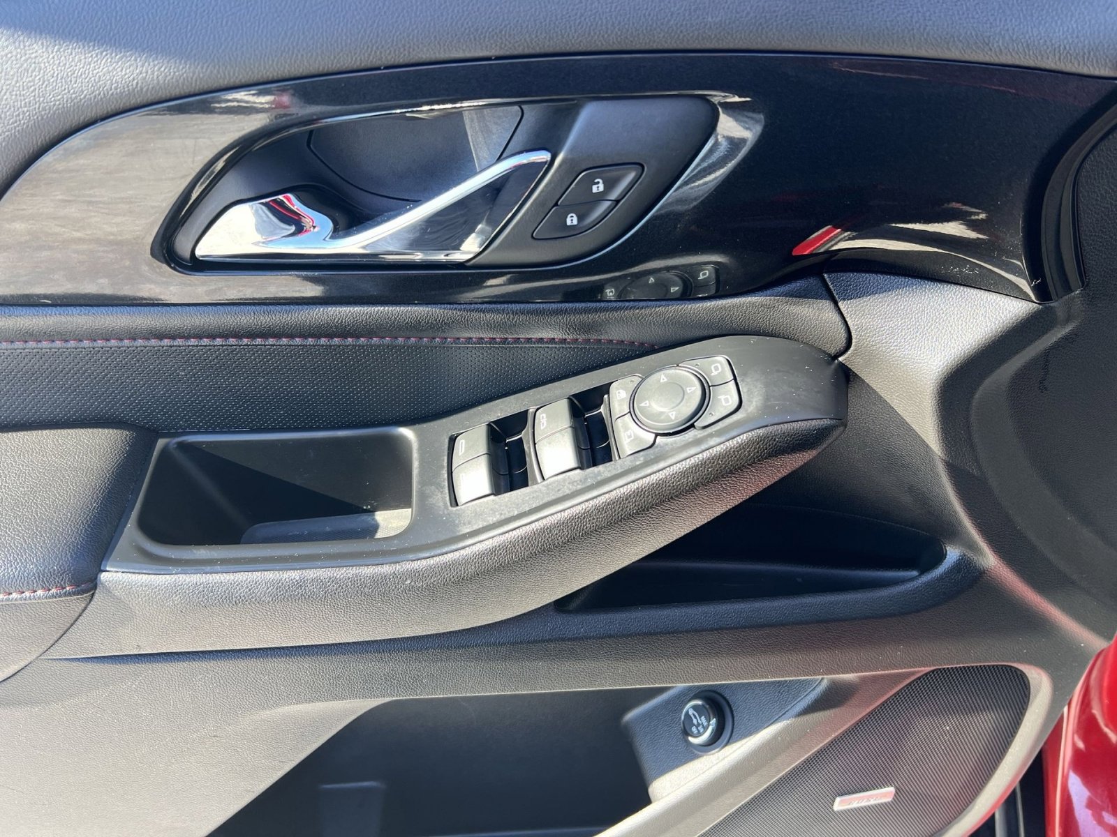 Used 2023 Chevrolet Traverse RS w/ LPO, Cargo Package image 15