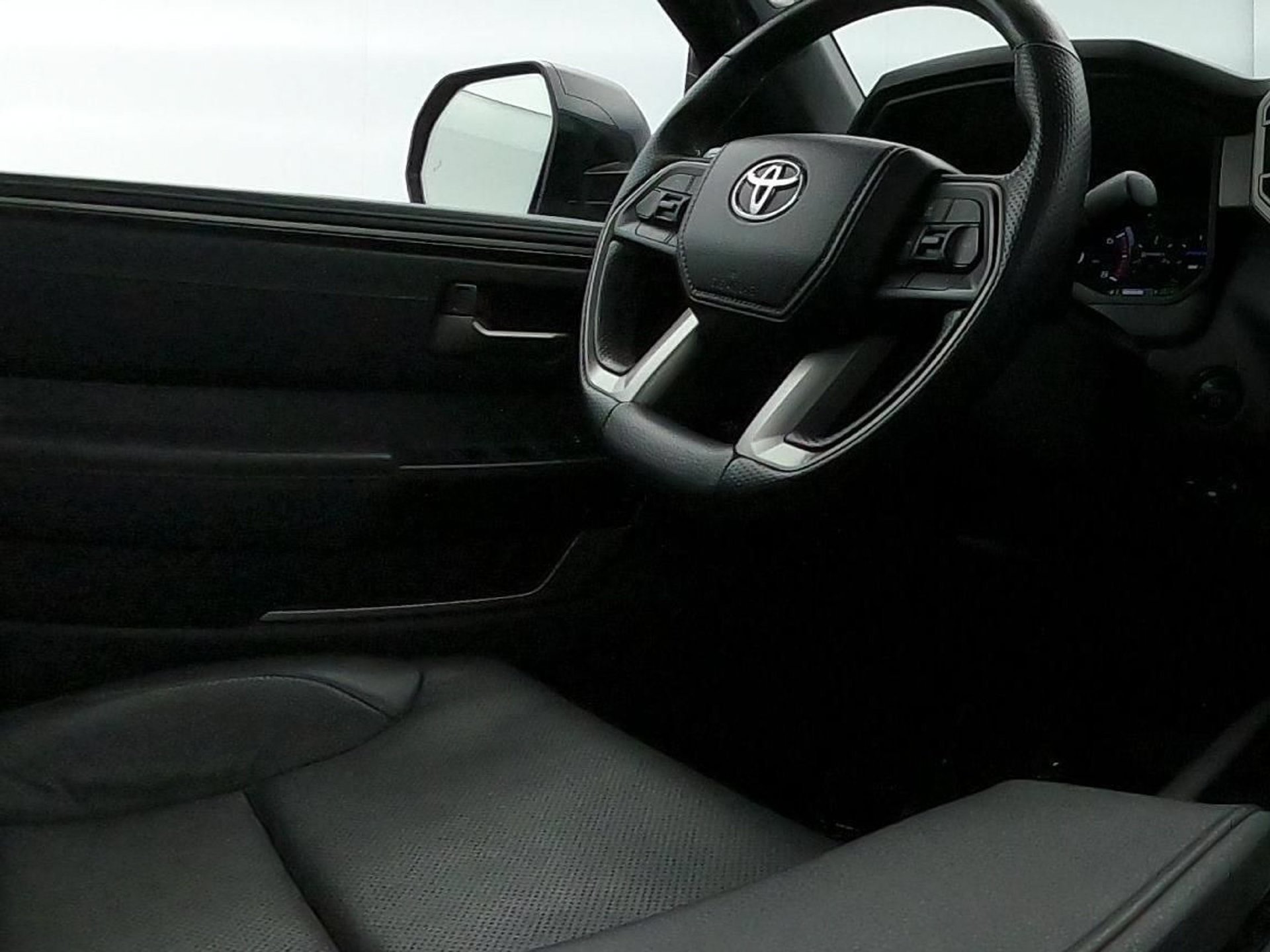 Used 2025 Toyota Tundra Limited AWD/4WD image 35
