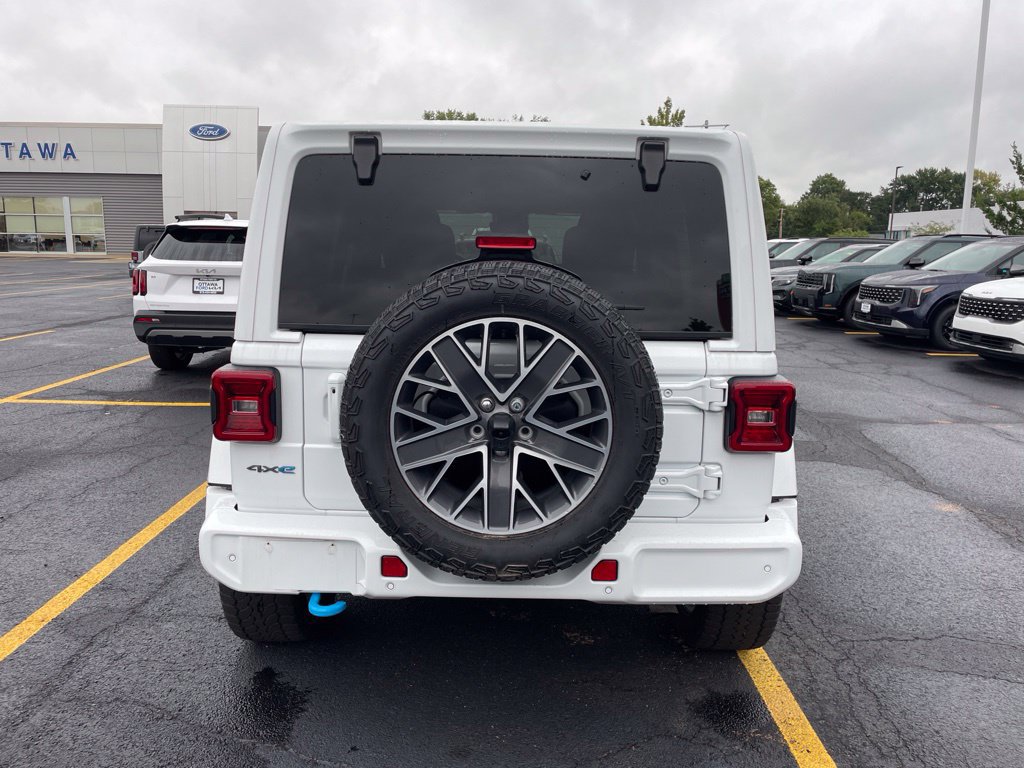 Used 2024 Jeep Wrangler High Altitude AWD/4WD image 3