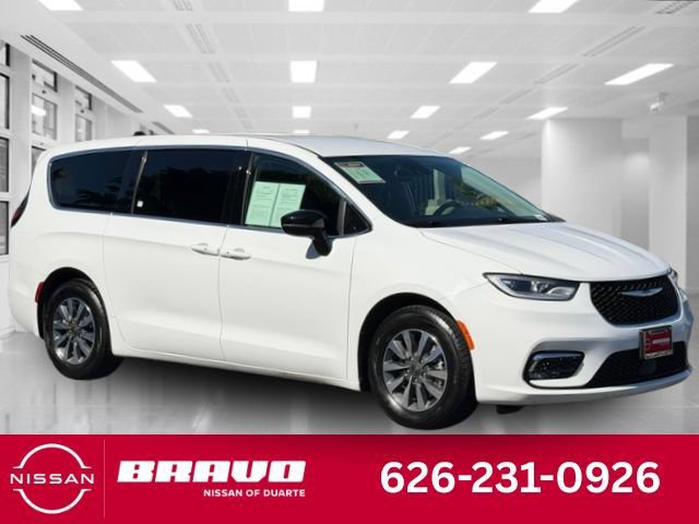 Used 2024 Chrysler Pacifica Limited
