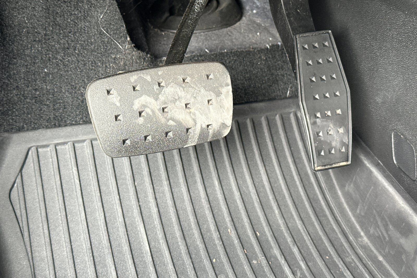 Used 2025 GMC Acadia AT4 w/ LPO, Floor Liner Package image 42