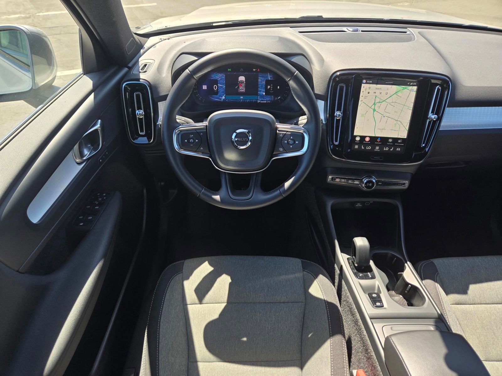 Used 2025 Volvo XC40 B5 Core AWD/4WD image 16