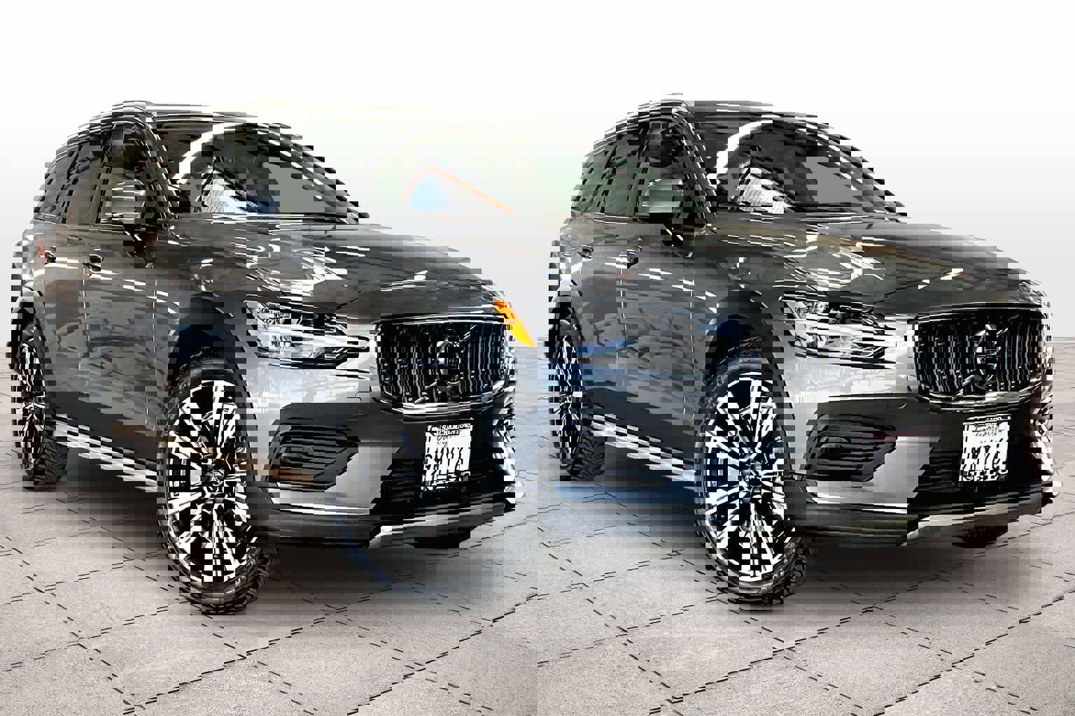 Used 2020 Volvo V60 T5 Cross Country w/ Cross Country Pro Package image 2