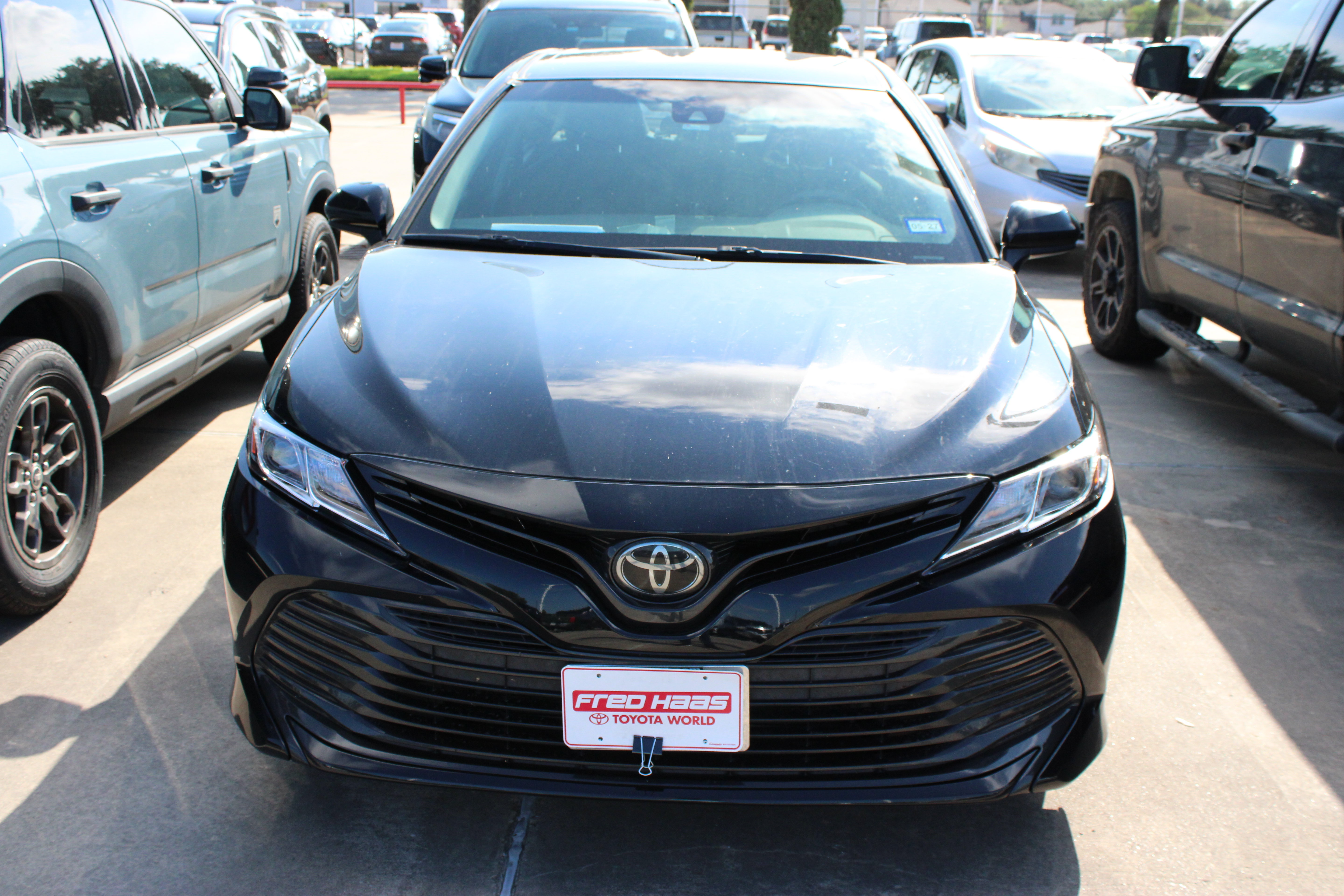Used 2020 Toyota Camry LE FWD image 3