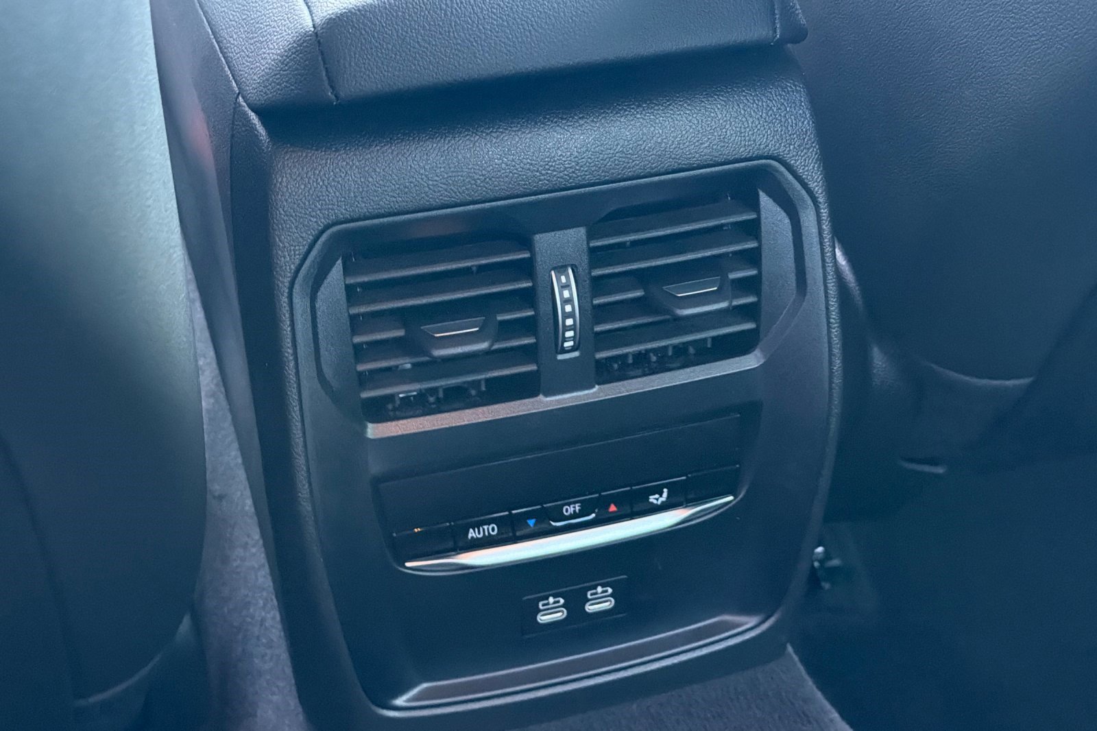 Used 2025 BMW 330i Sedan w/ Premium Package image 16