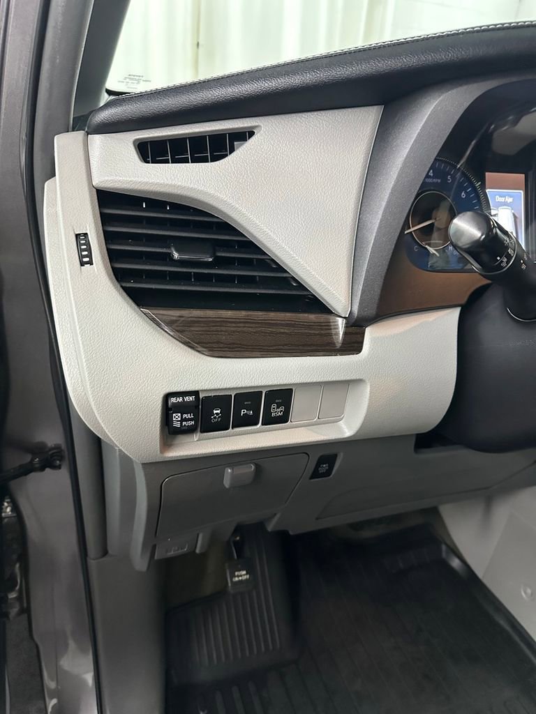 Used 2017 Toyota Sienna XLE Premium w/ Outdoor Package AWD/4WD image 14
