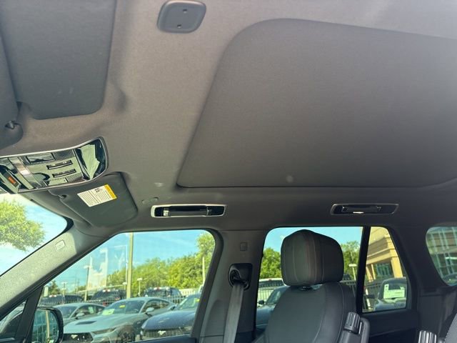 Used 2025 Land Rover Range Rover SE AWD/4WD image 16