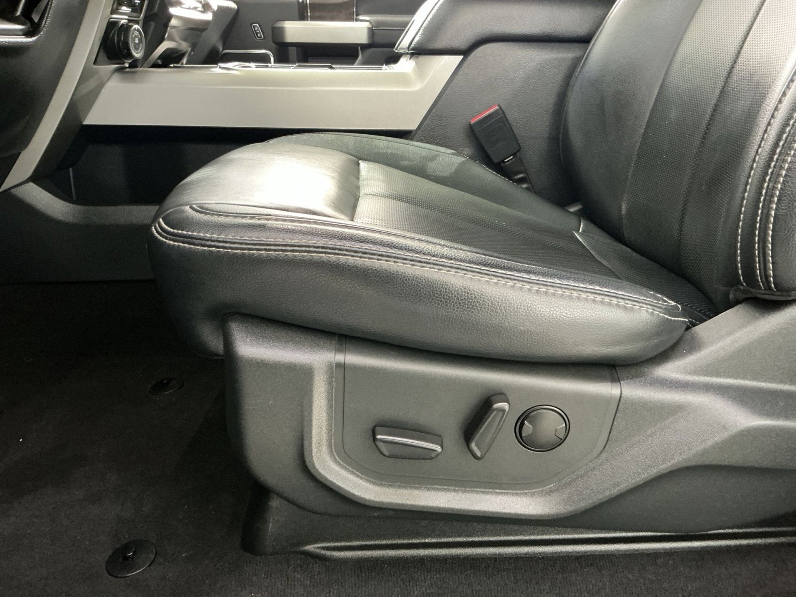 Used 2022 Ford F250 Lariat image 22