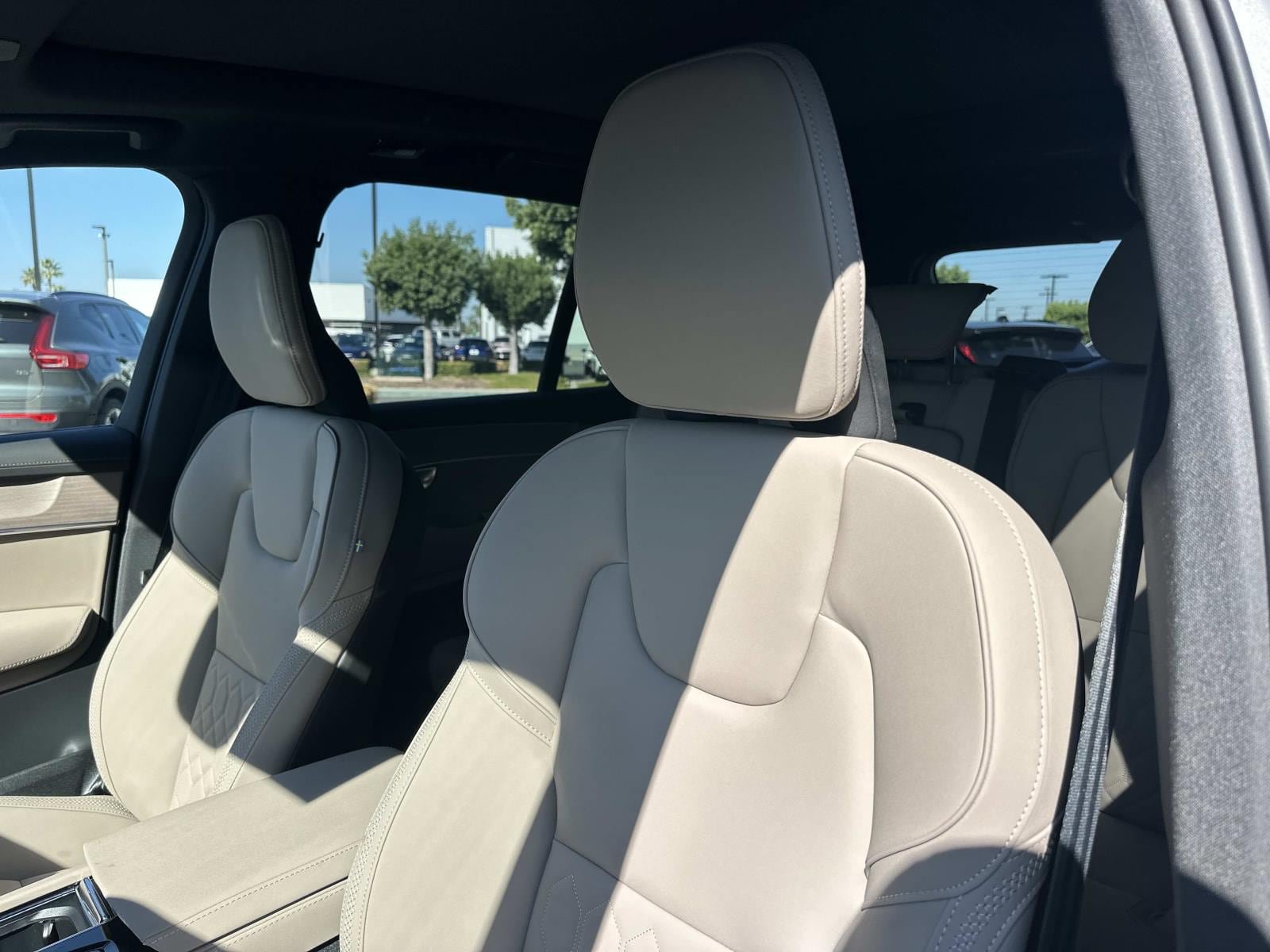 New 2026 Volvo XC90 T8 Plus w/ Protection Package Premier AWD/4WD image 15