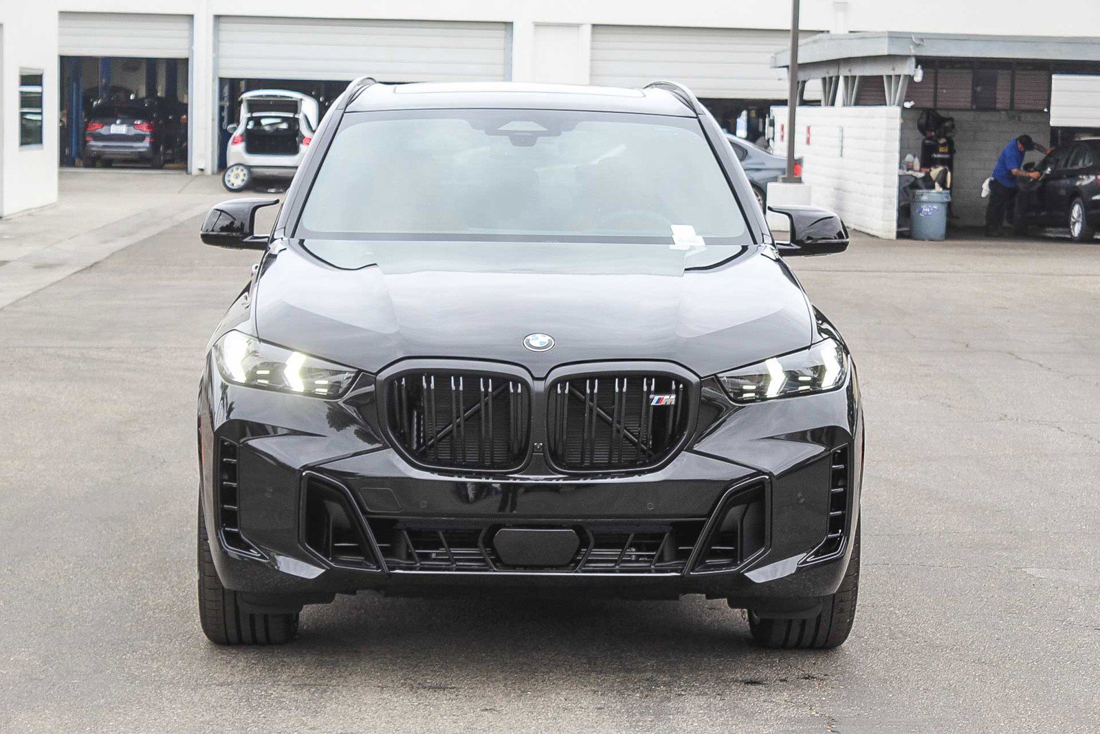 New 2026 BMW X5 M60i w/ Executive Package image 2
