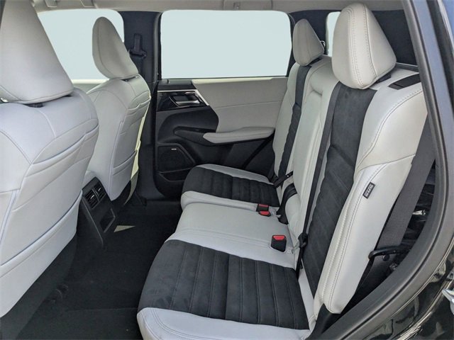 New 2025 Mitsubishi Outlander SE image 12