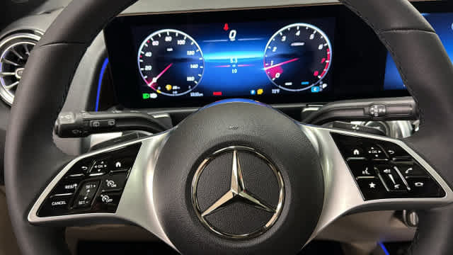 New 2026 Mercedes-Benz GLB 250 4MATIC image 18
