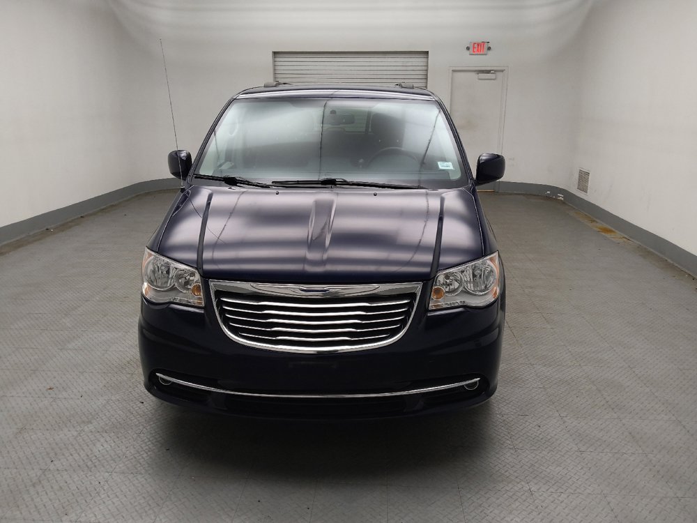 Used 2016 Chrysler Town & Country Touring FWD image 15