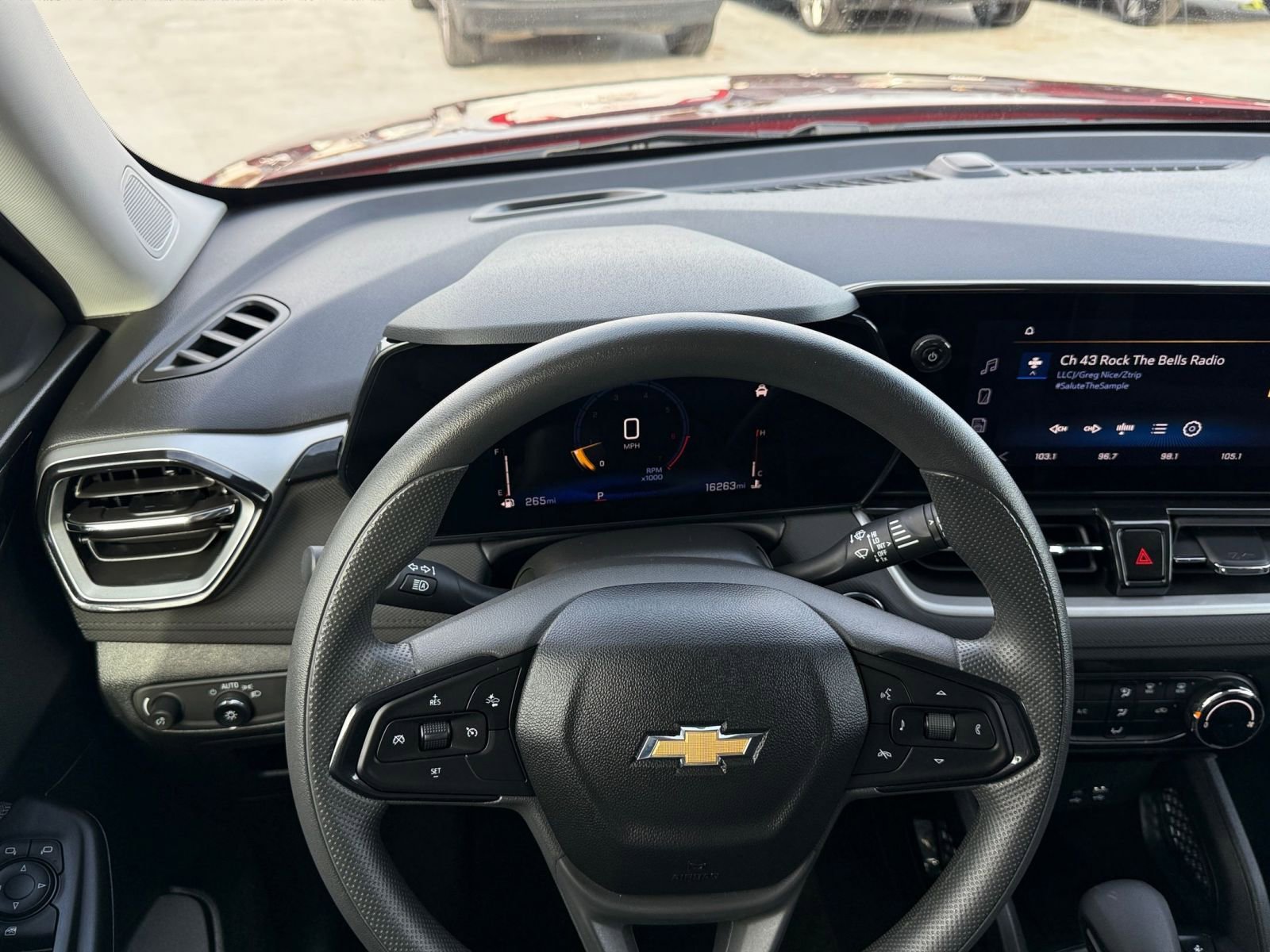 Used 2025 Chevrolet TrailBlazer LT image 32