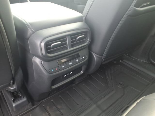 Used 2025 Honda Pilot Touring image 8