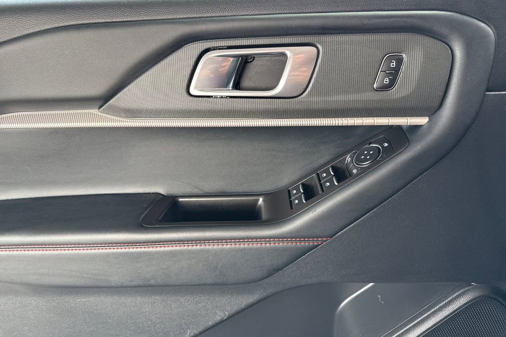 Used 2025 Ford Explorer ST-Line image 16