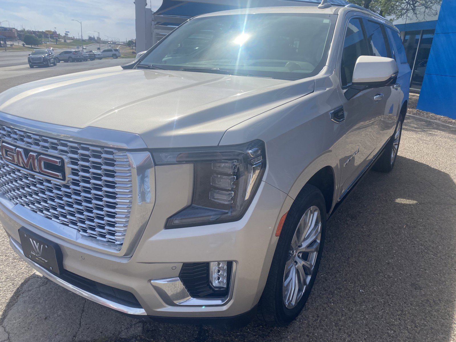 Used 2022 GMC Yukon XL Denali RWD image 4