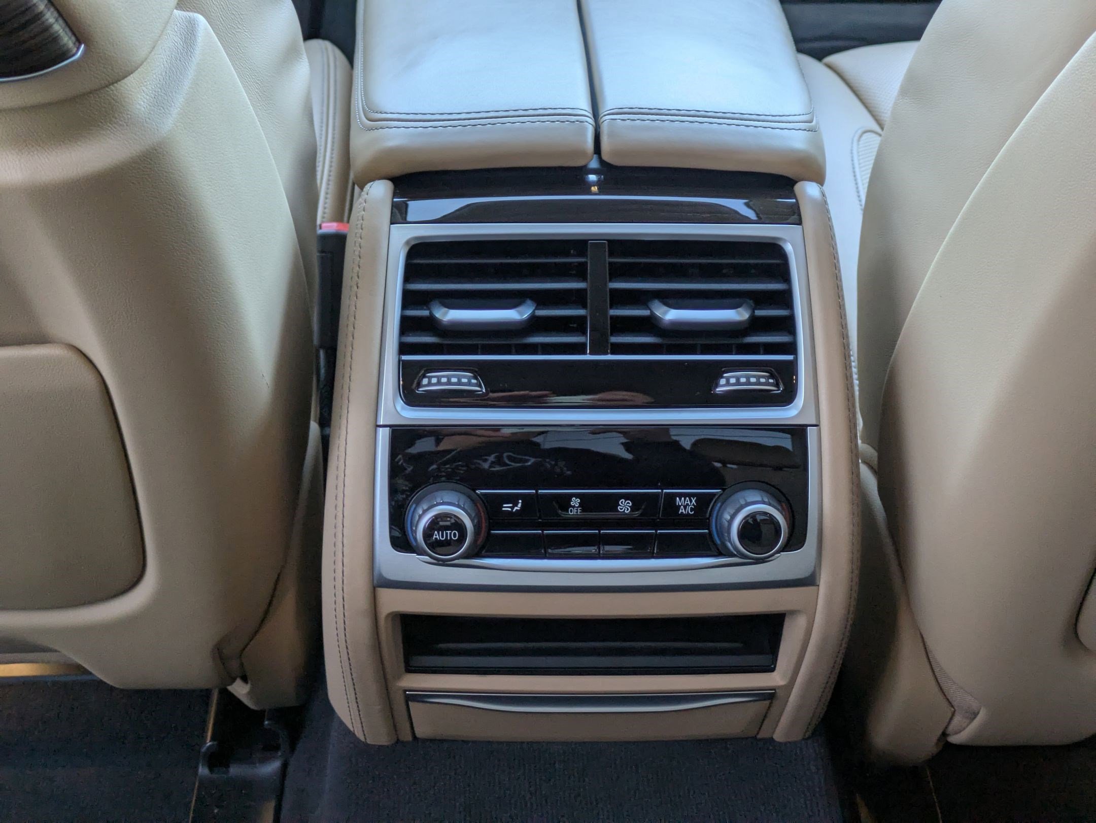 Used 2022 BMW 750i xDrive image 29