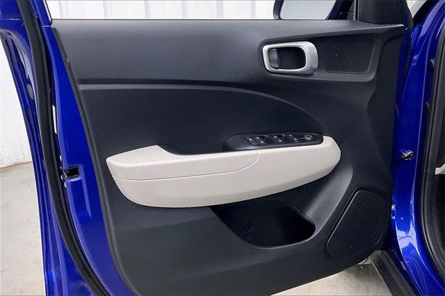 Used 2024 Hyundai Venue SEL image 21