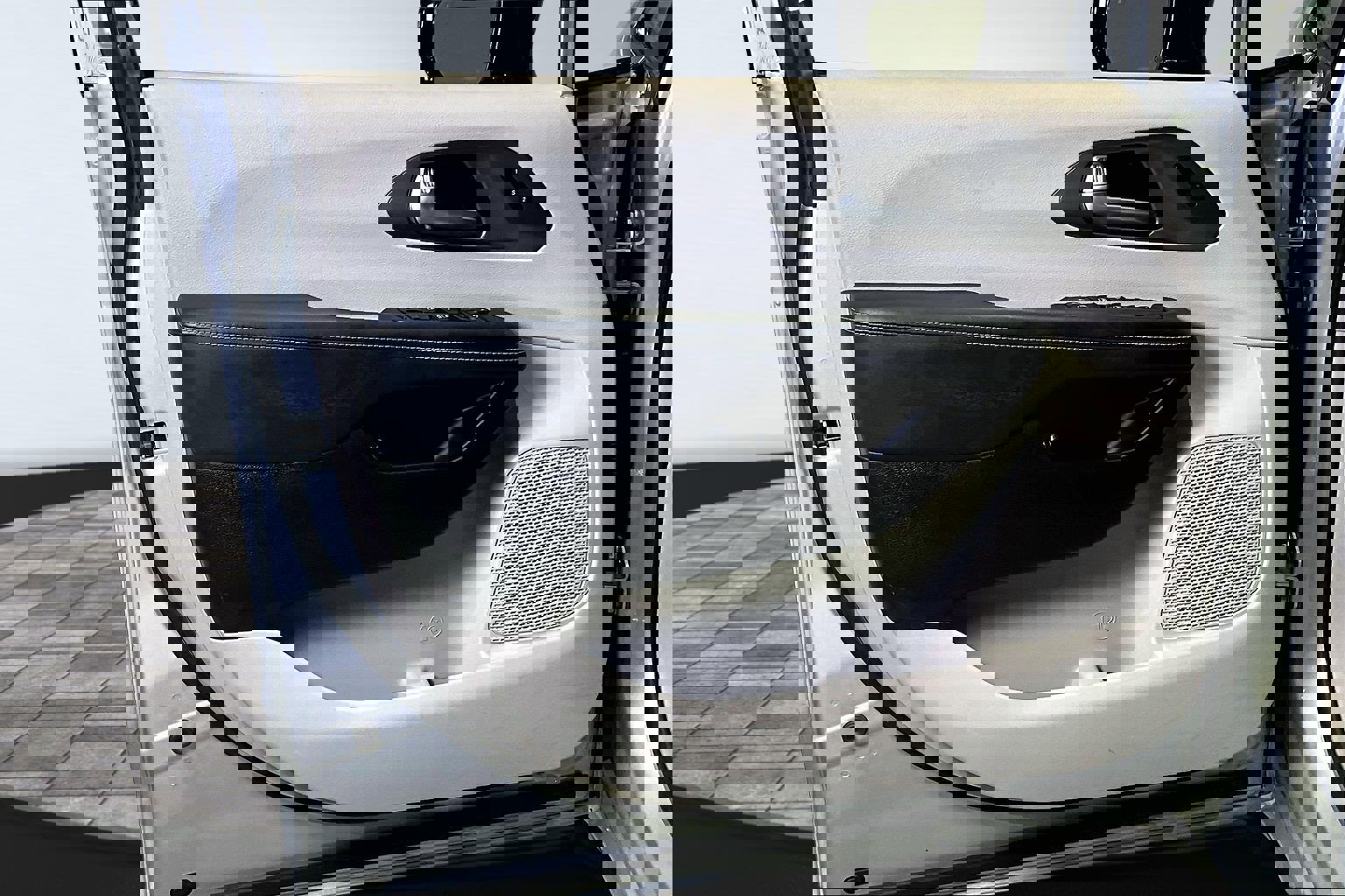 Used 2024 Chrysler Pacifica Select image 20