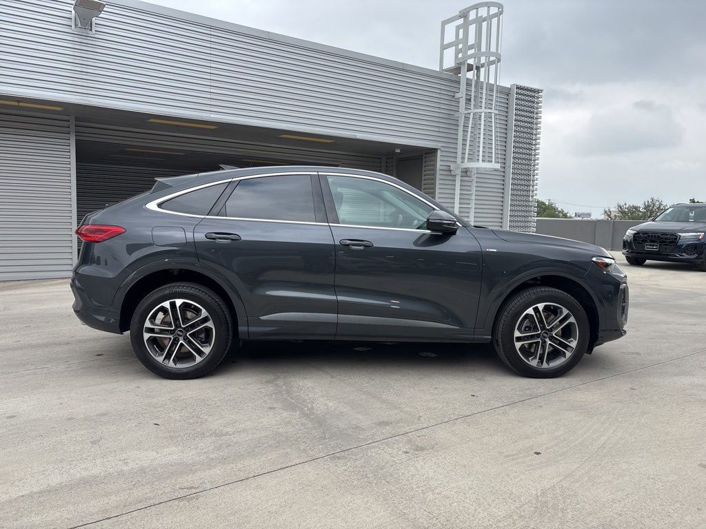 Used 2025 Audi Q5 Premium w/ Convenience Package AWD/4WD image 4