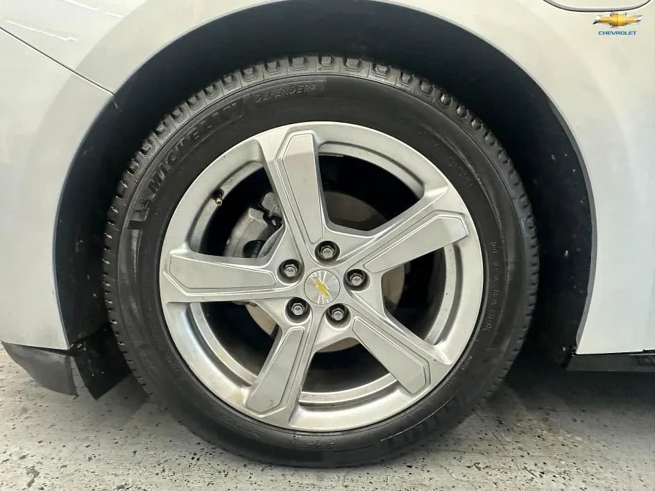 Used 2017 Chevrolet Volt LT w/ Comfort Package image 29