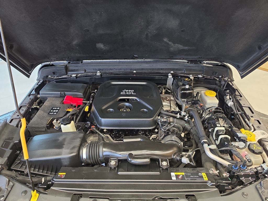 Used 2021 Jeep Wrangler Unlimited Sahara AWD/4WD image 28