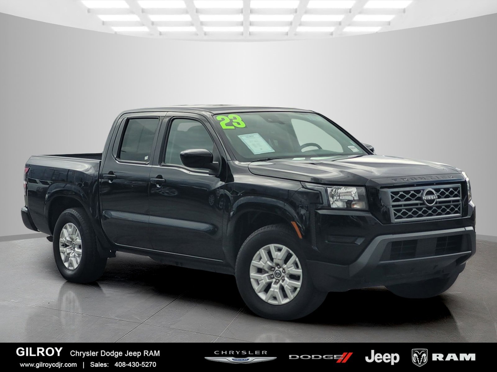 Used 2023 Nissan Frontier SV image 1