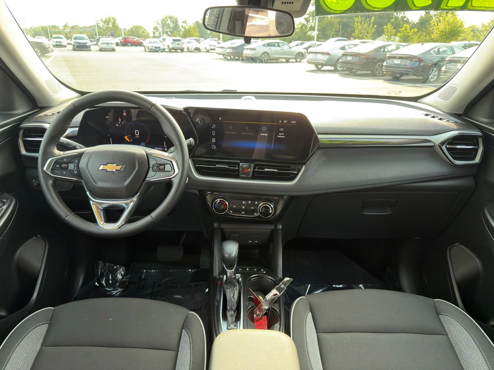 Used 2025 Chevrolet TrailBlazer LT w/ LT Cold Weather Package FWD image 24