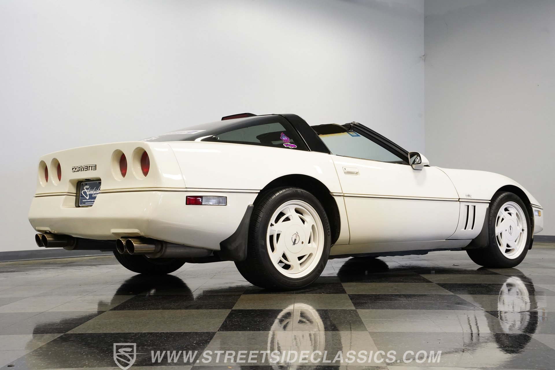 Used 1988 Chevrolet Corvette Coupe RWD image 28