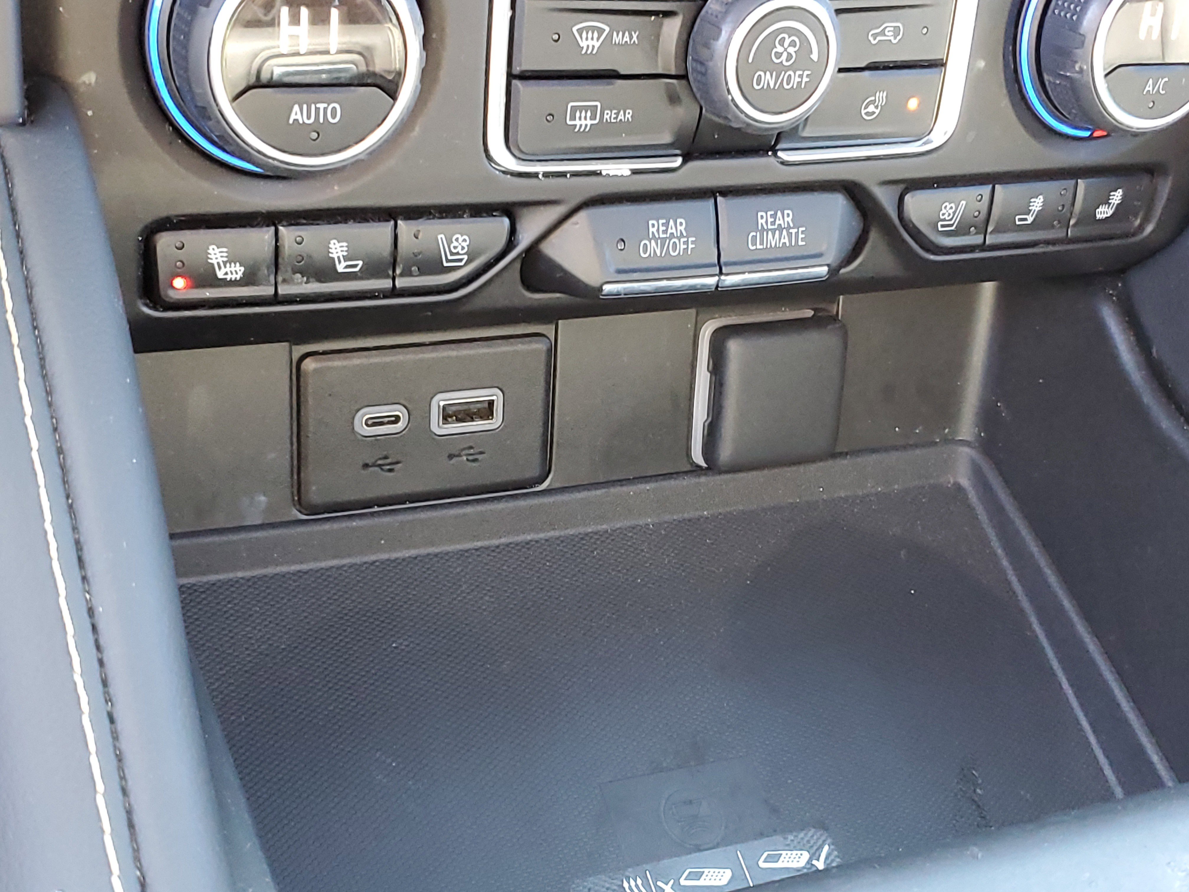 Used 2023 Chevrolet Tahoe Premier w/ Advanced Technology Package image 21