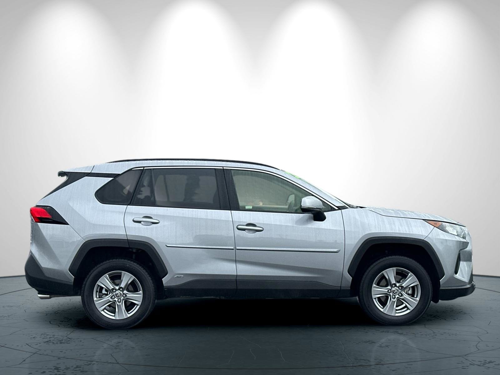 Used 2022 Toyota RAV4 LE image 3