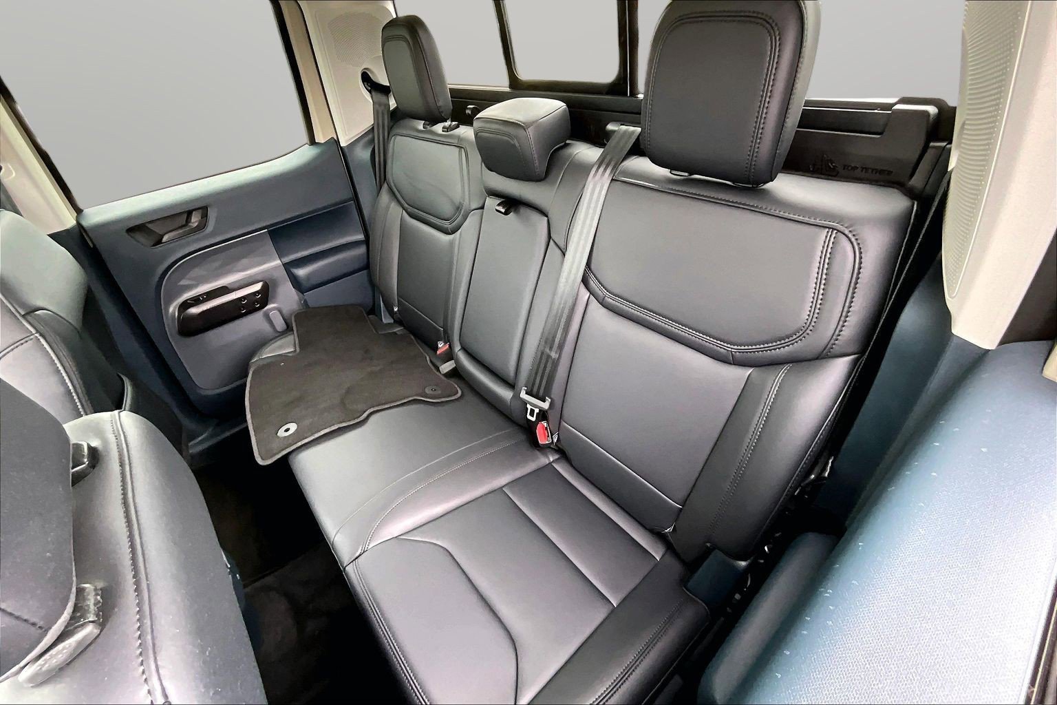 Used 2025 Ford Maverick Lariat w/ Black Appearance Package AWD/4WD image 18