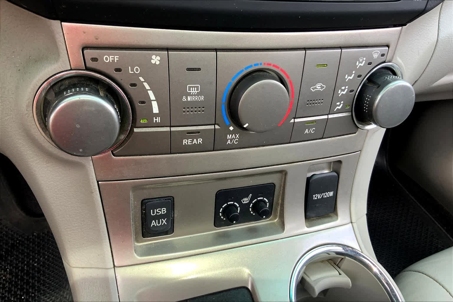 Used 2012 Toyota Highlander SE FWD image 30