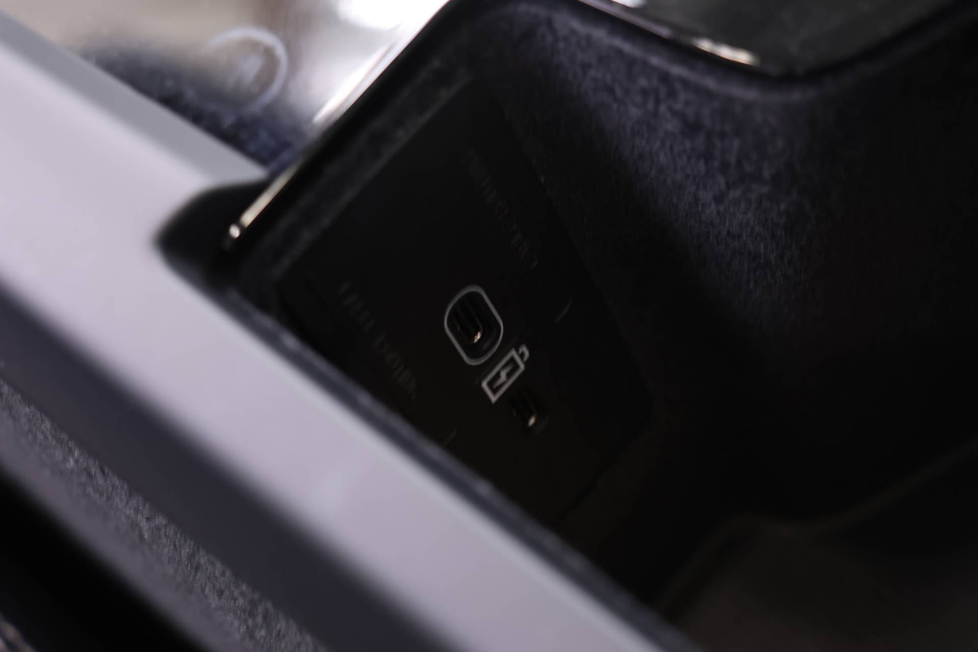 Certified 2024 Volvo XC60 B5 Ultimate w/ Protection Package Premier image 23