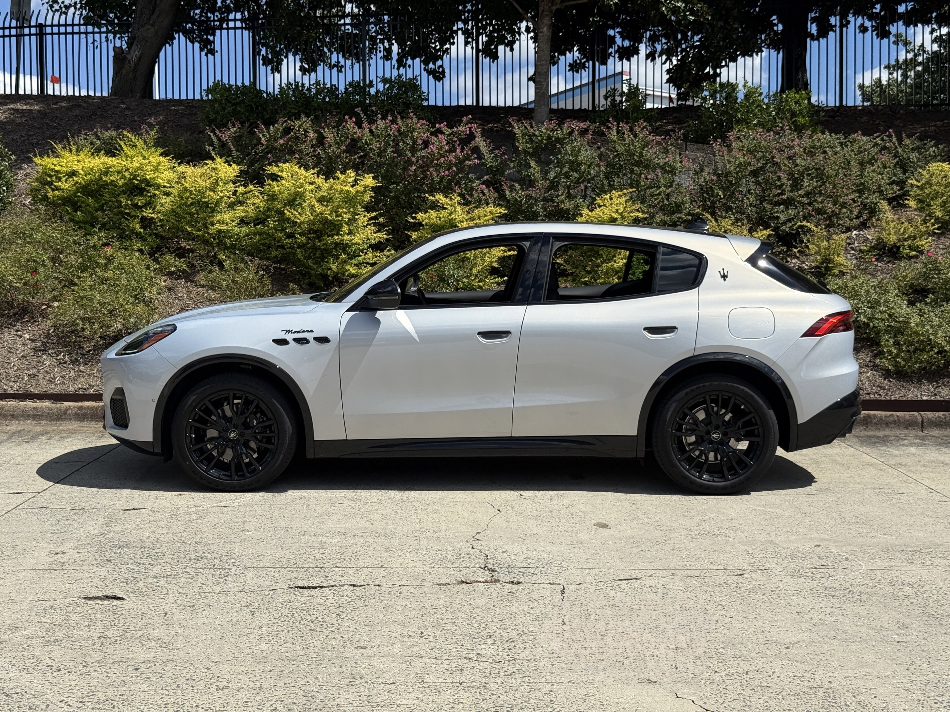 Certified 2025 Maserati Grecale Modena image 6