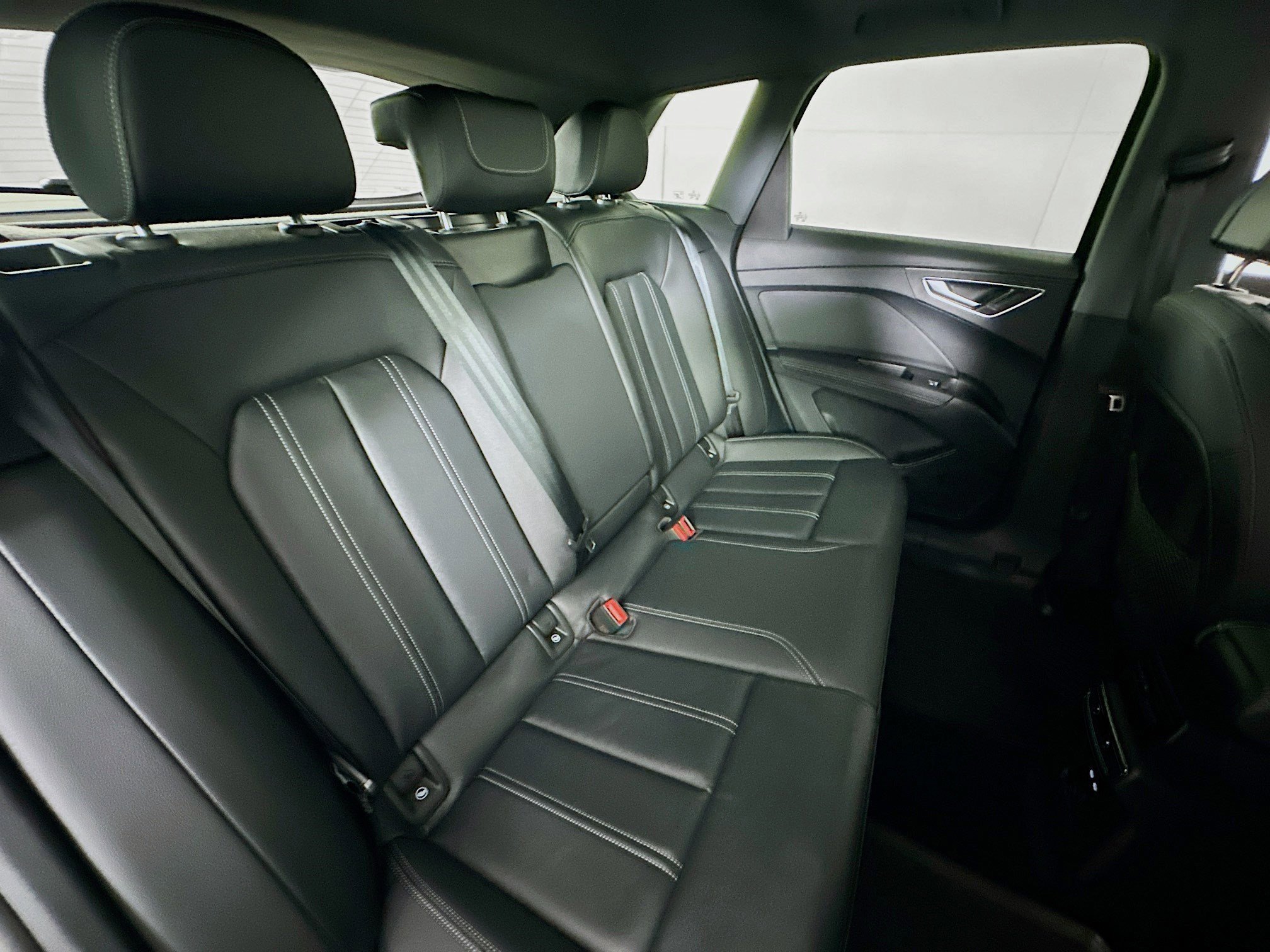 Used 2024 Audi Q4 e-tron Premium Plus w/ Premium Plus image 27