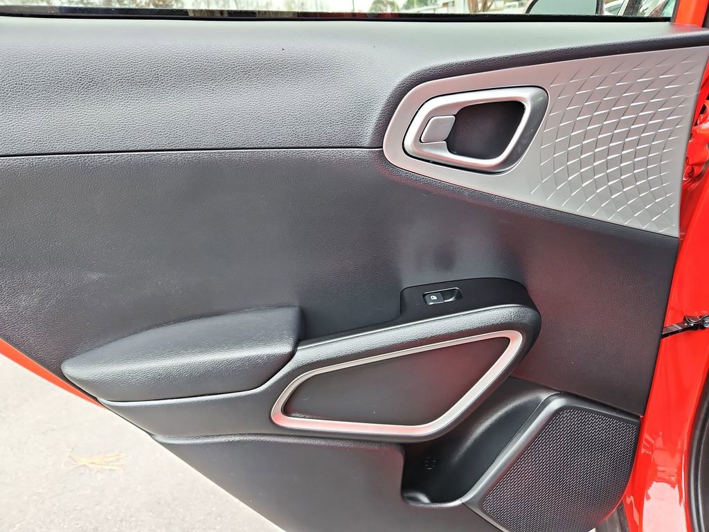 Used 2024 Kia Soul LX image 25
