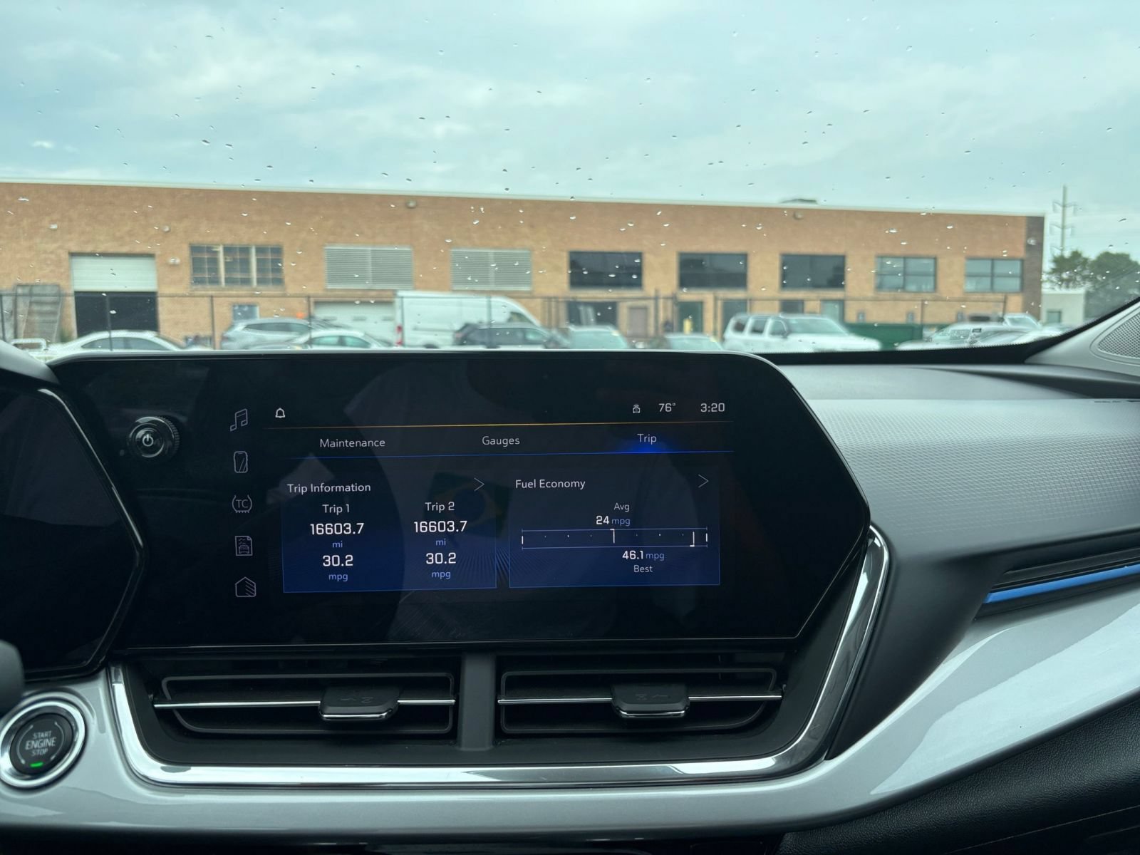 Used 2025 Chevrolet Trax LT FWD image 17